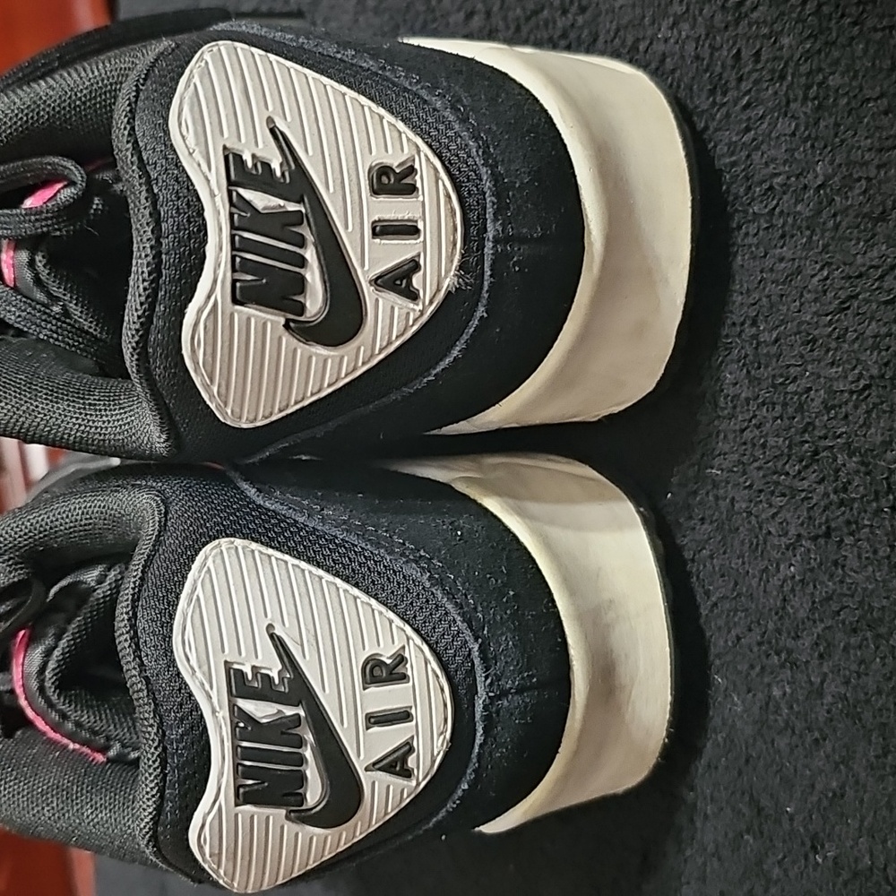 Nike Women's Black and Pink Athletic Sneakers - Picture 4 of 8